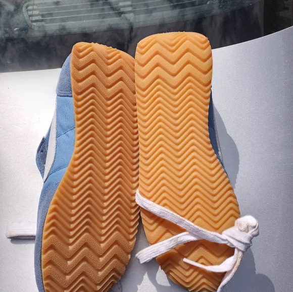 Nike Blue and White Retro Sneakers - Picture 4 of 4